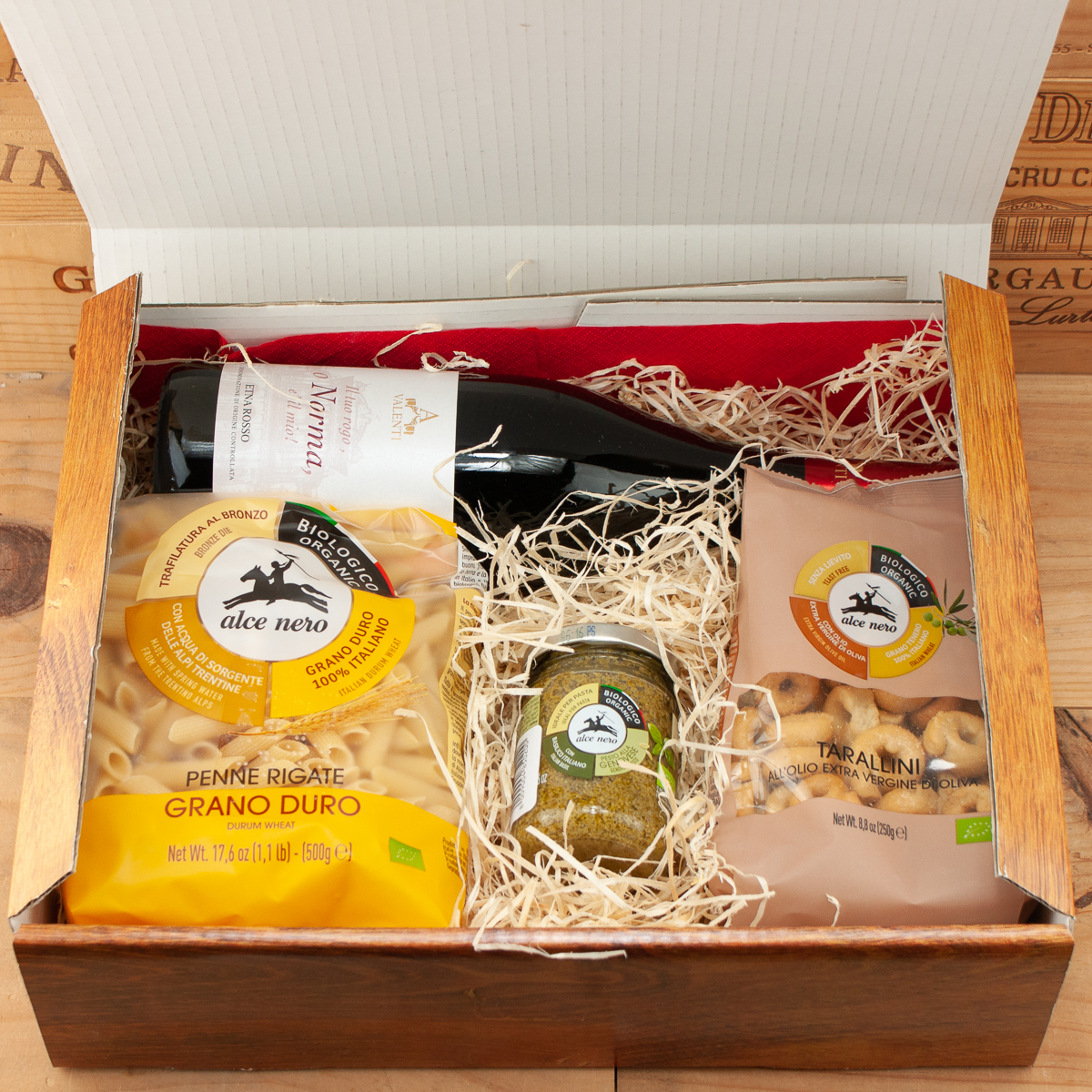 Gift box with Etna rosso and pesto