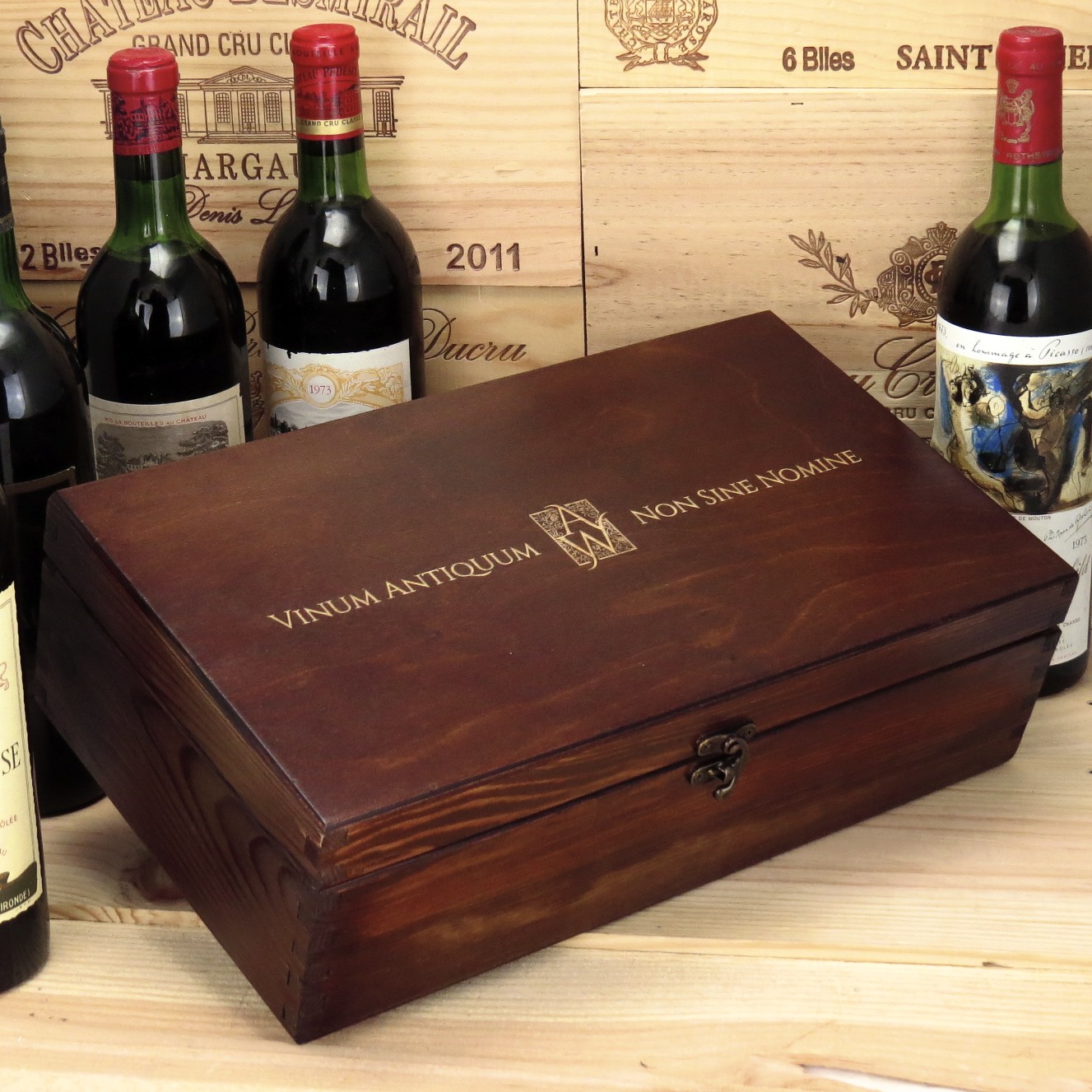 Two bottles wooden box with engraving