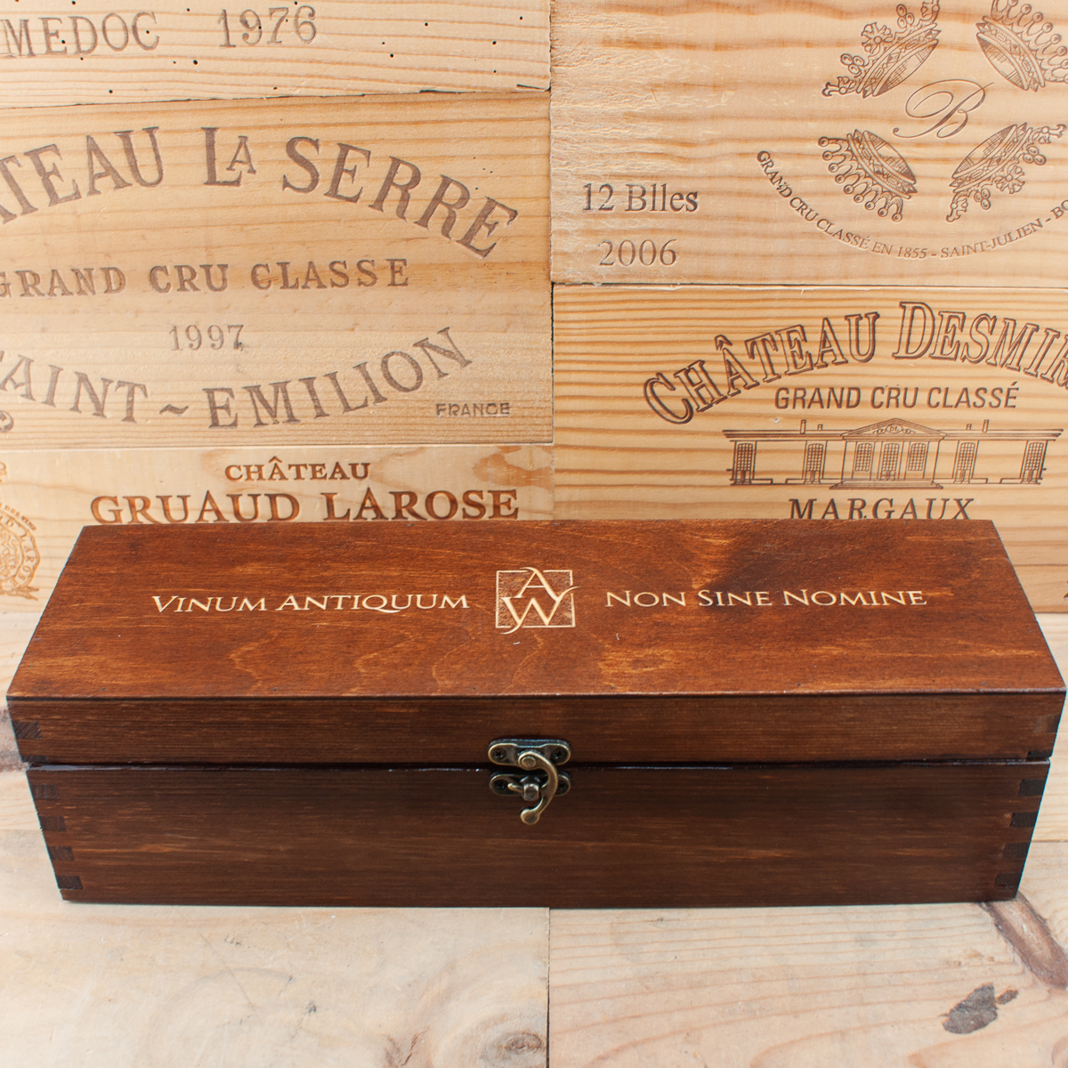 One bottle wooden box with engraving